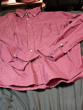 Old Navy Men's Button-Down Shirt in Burgundy